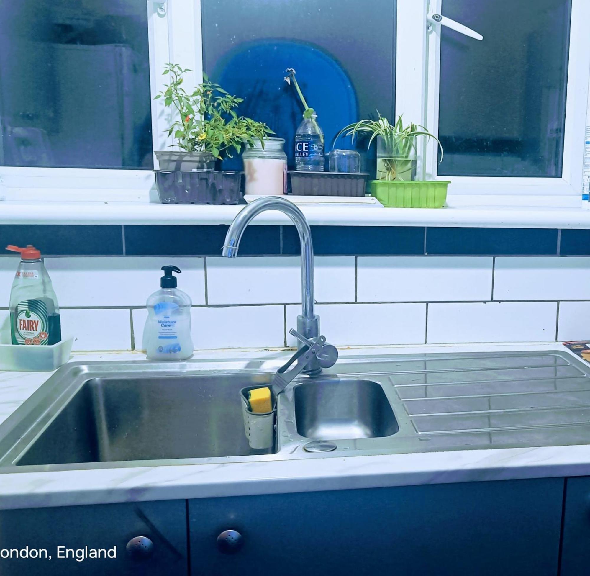London'S Bed With Breakfast & Free Parking Διαμέρισμα Εξωτερικό φωτογραφία